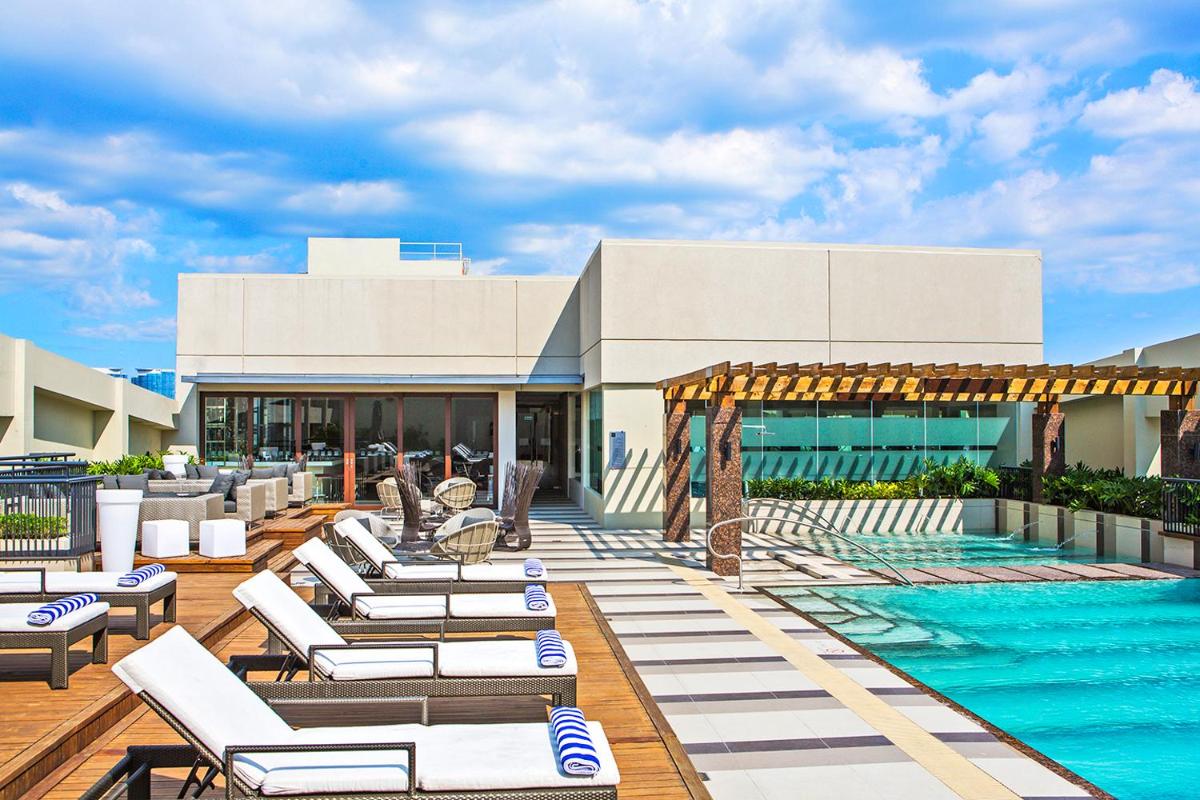 Holiday Inn & Suites Makati, an IHG Hotel - Housity