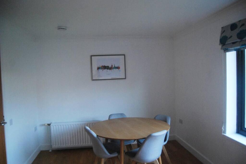 Central two bed flat close to Arthur's seat and University - Housity