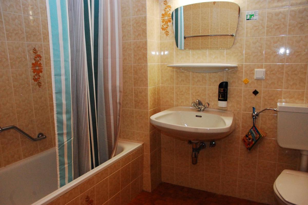 Familien- und Jugendgästehaus Schönfeld - Housity