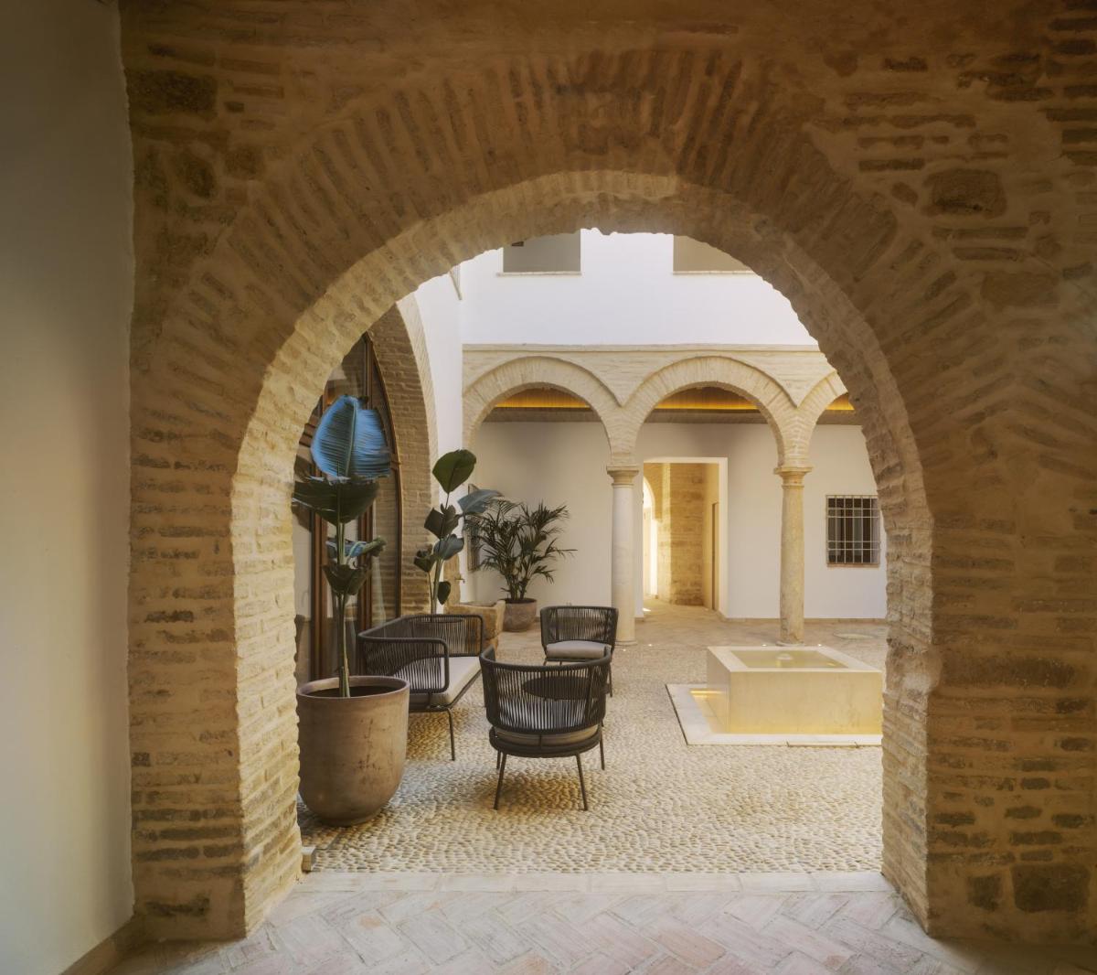 Apartamentos Los Patios del Pañuelo - Housity