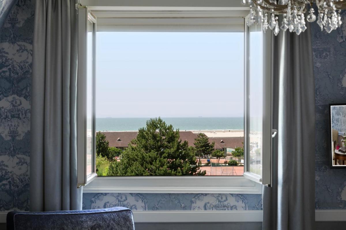 Vue générale sur la mer ou vue sur la mer prise depuis l'hôtel