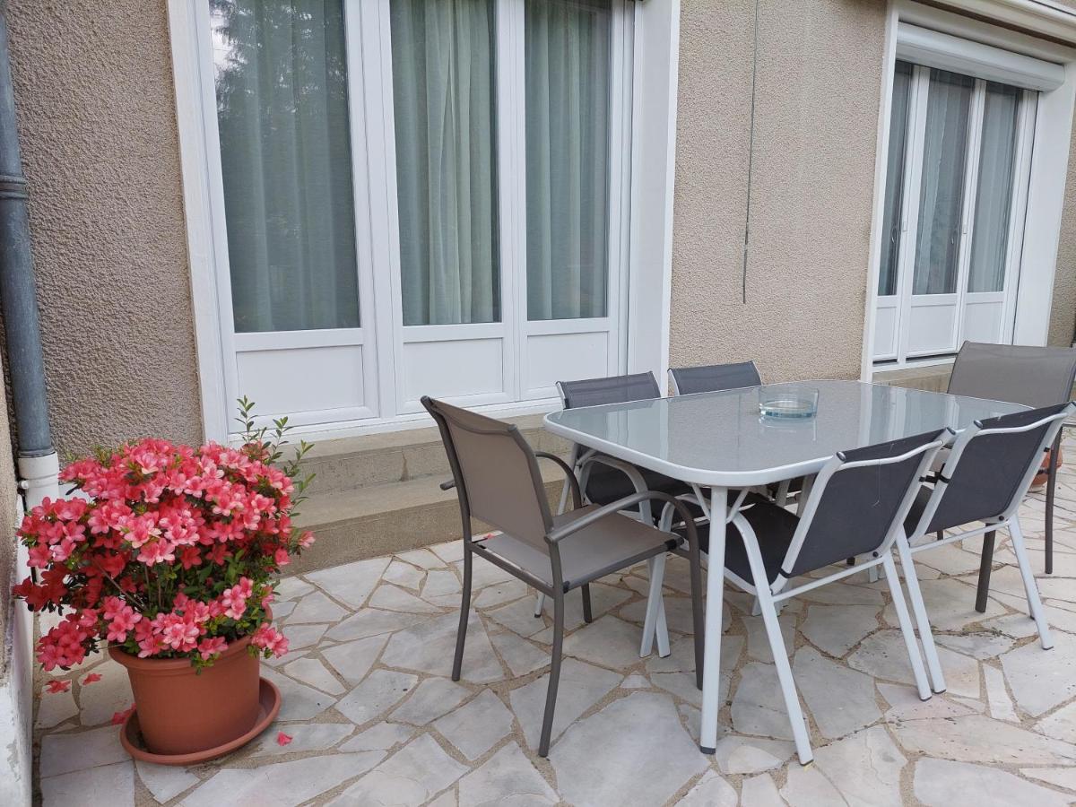 Gite 3 étoiles, Maison spacieuse en bord de rivière - Housity