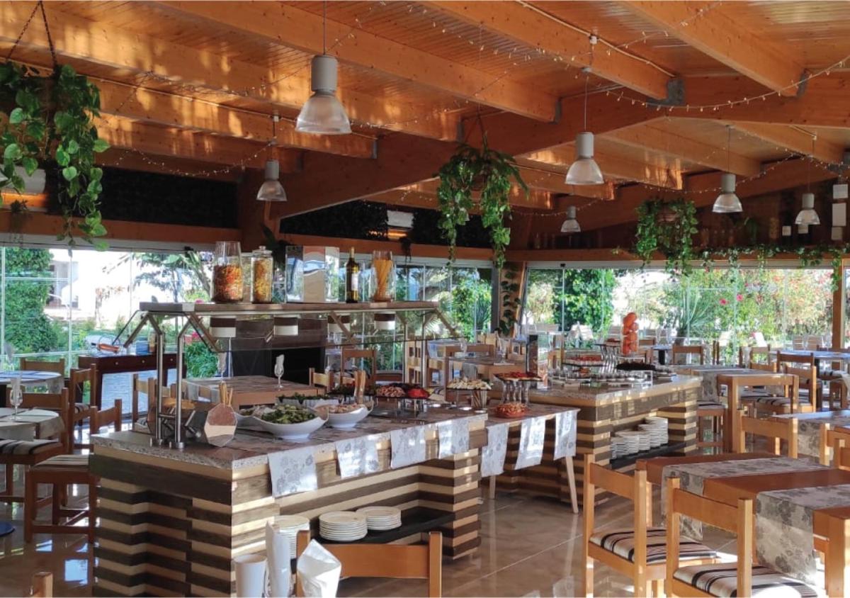 Um restaurante ou outro lugar para comer em Muthu Clube Praia da Oura