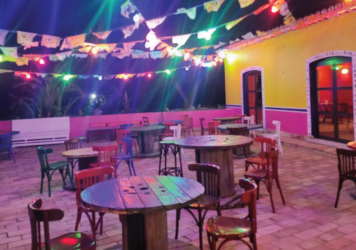 Um restaurante ou outro lugar para comer em Muthu Clube Praia da Oura