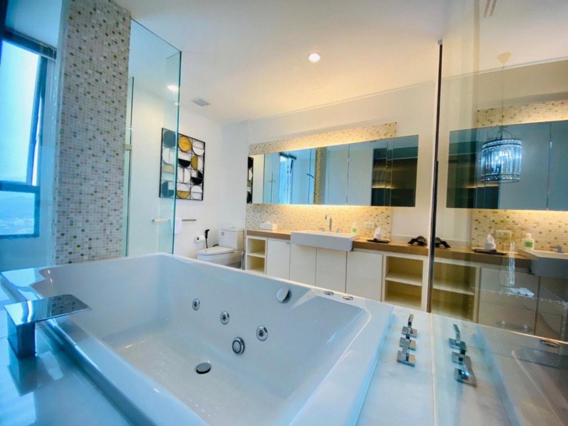 North Point Condo Yizen 4603 - Housity
