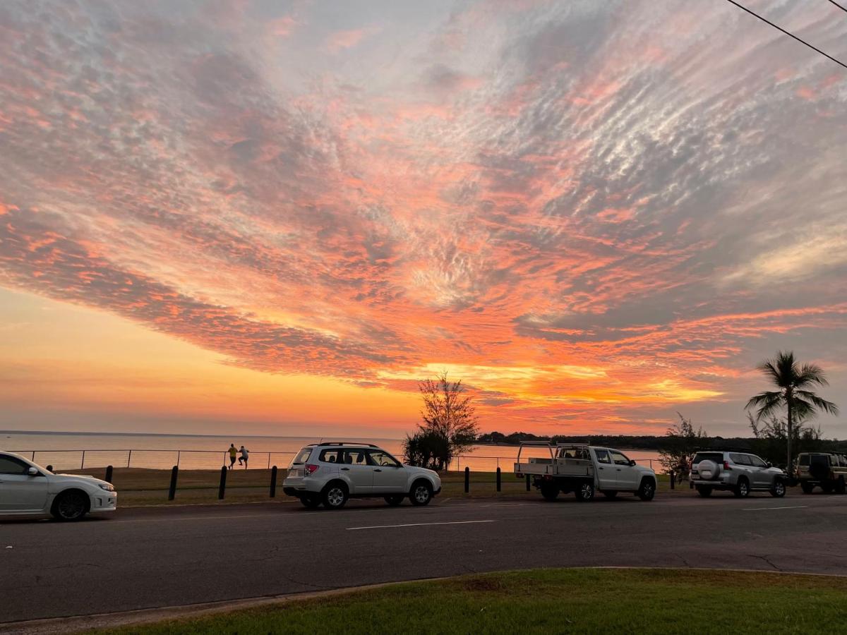 *Directly* across from the beach in Fannie Bay! - Housity