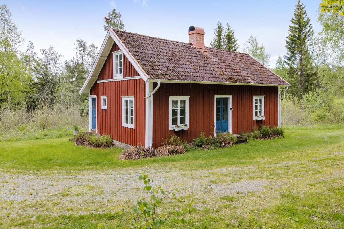 Cozy cottage with 500 m to lake and rowing boat - Housity