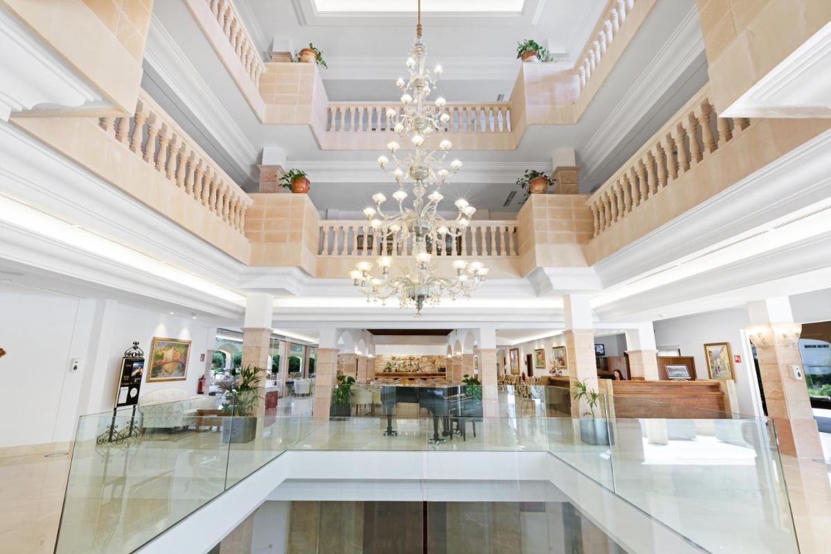 Imagen de la galería de CM Mallorca Palace - Only Adults, en Sa Coma