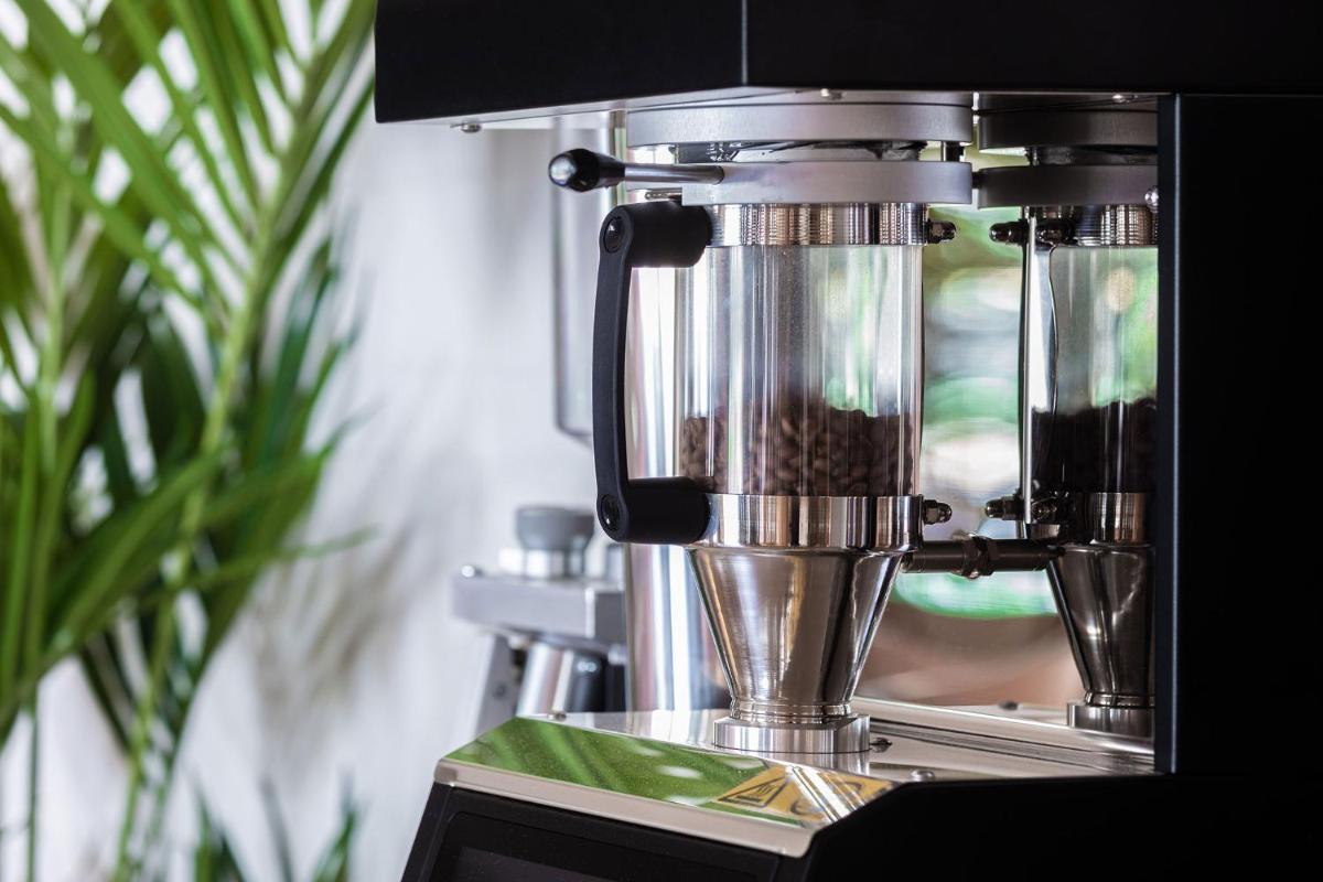Utensilios para hacer té y café en Atzavara Hotel & Spa