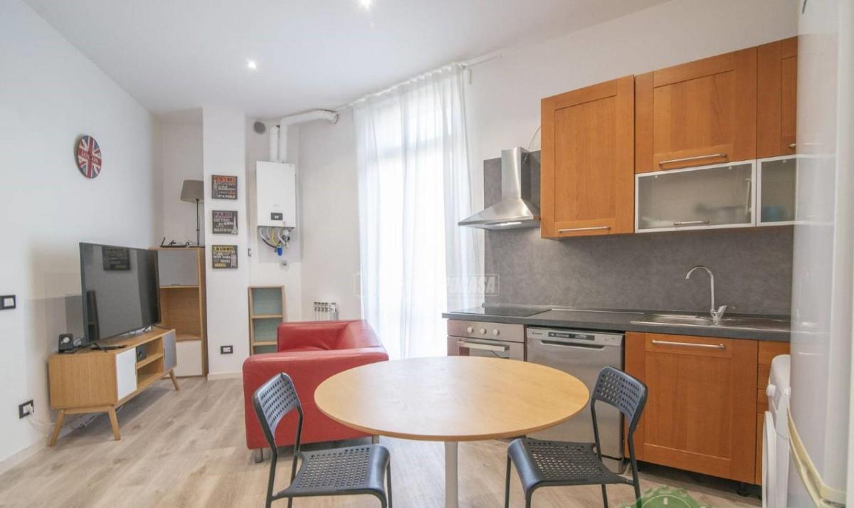 2BEDROOMS 4BEDS Minimum 3 days -TheTechFlat- Red Metro Sesto Marelli San Babila Duomo Fiera - For professionals and remote workers 32inch Monitor and Desks - No City tax requird -dishwasher - Housity