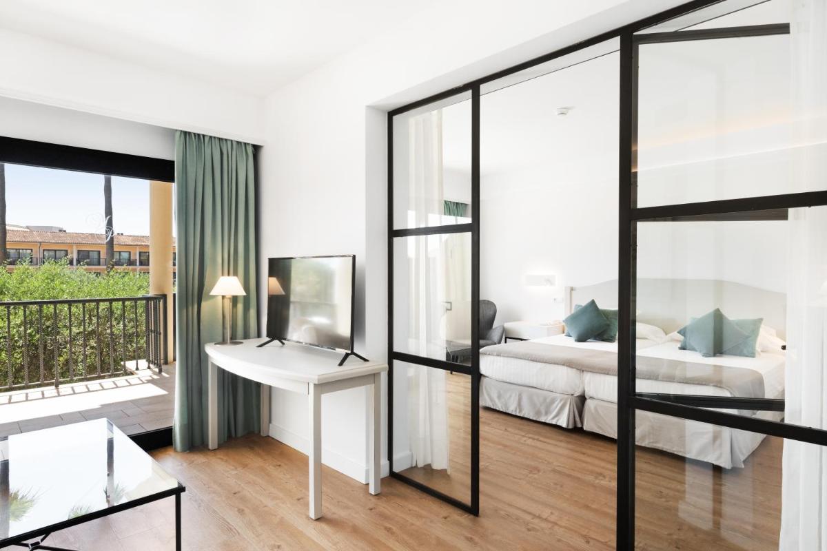 Cama o camas de una habitación en CM Mallorca Palace - Only Adults