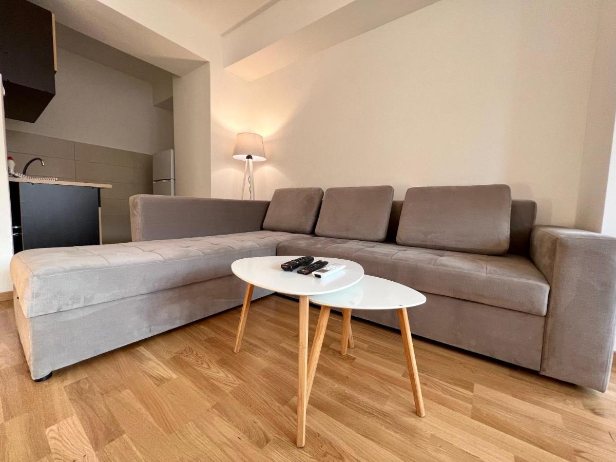 Sara's Apartment Cozy and Close to Center with Private Parking - Housity