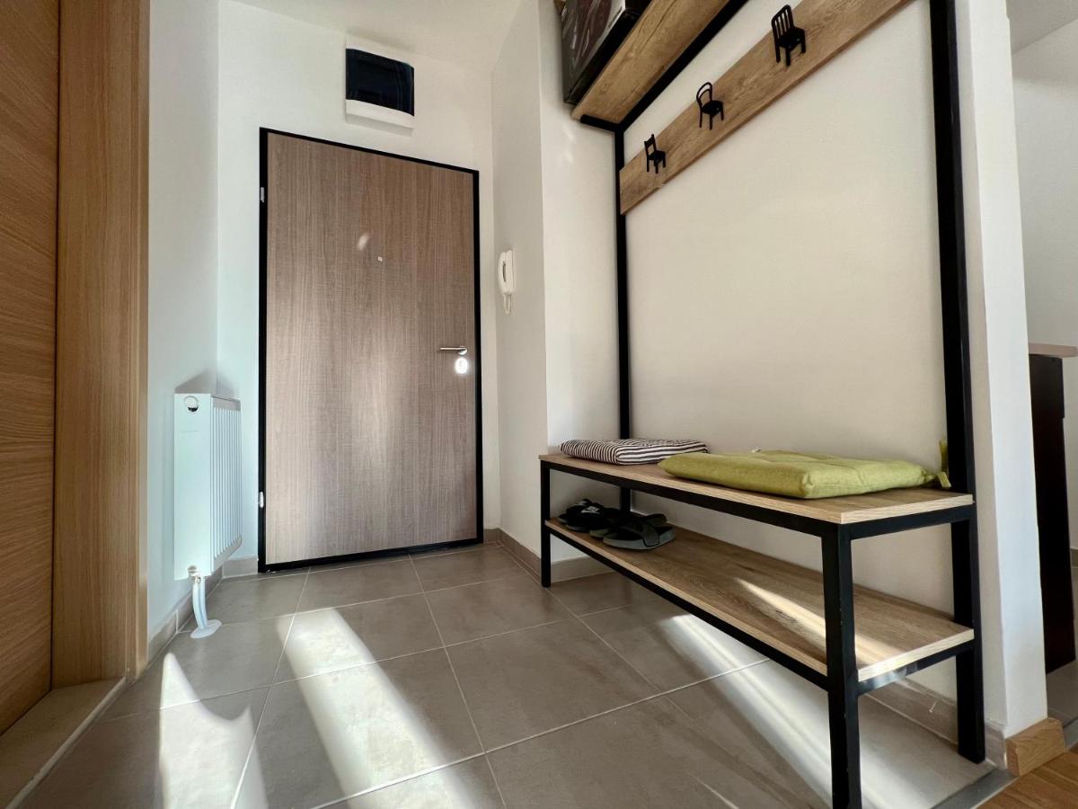 Sara's Apartment Cozy and Close to Center with Private Parking - Housity