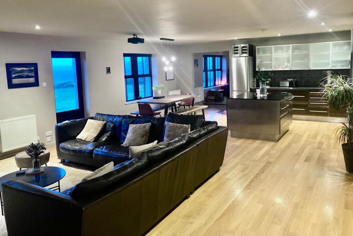 Luxury, Holiday Home in Orphir overlooking Hoy Hls - Housity