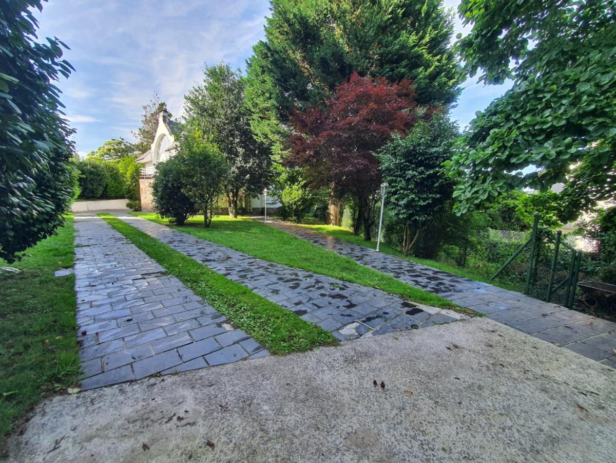 VILLA ESTILO FRANCÉS CON PISCINA Y AMPLIO JARDÍN - Housity