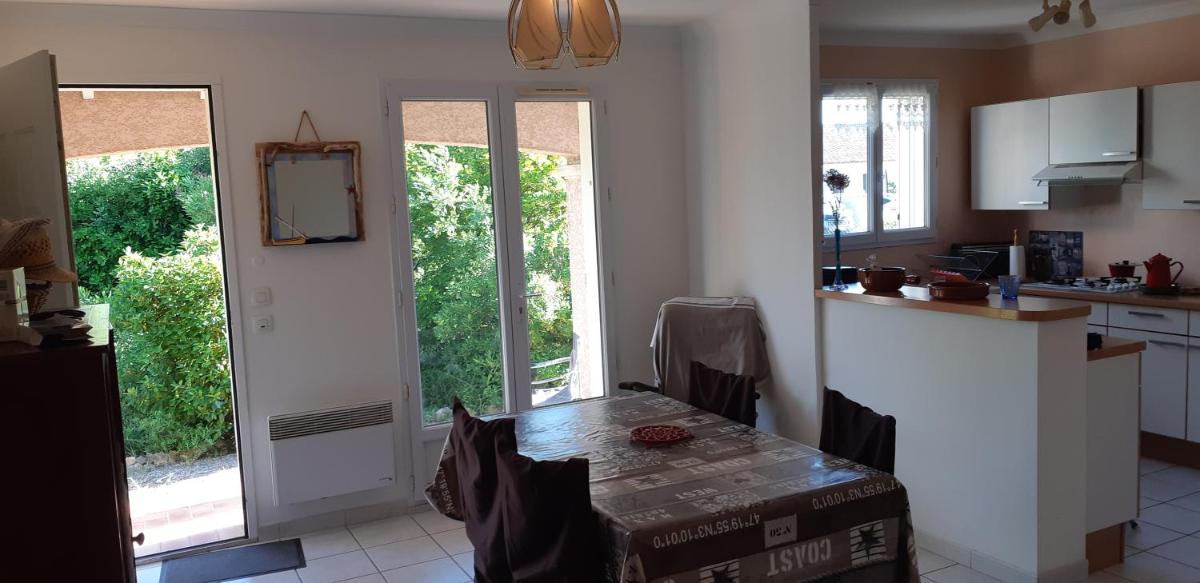 Maison provençale au calme dans son grand jardin - Housity