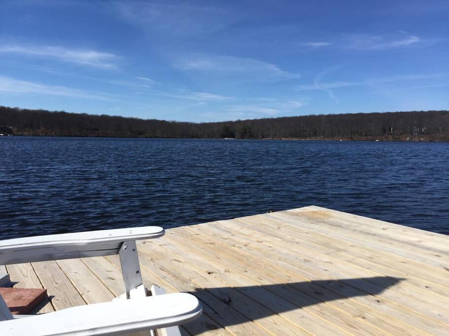 Water front Spring fed natural Lake House - Housity