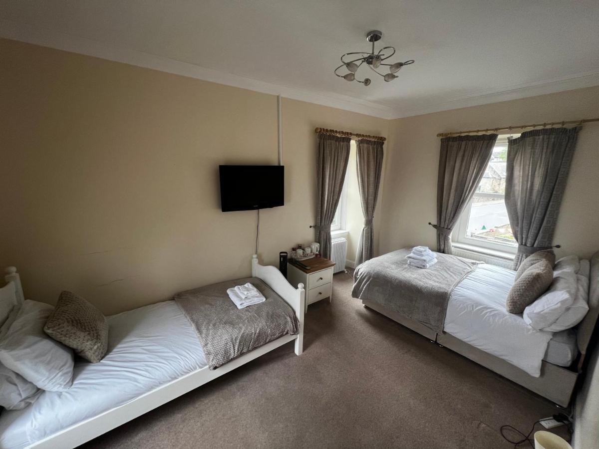 The Village Inn - Housity