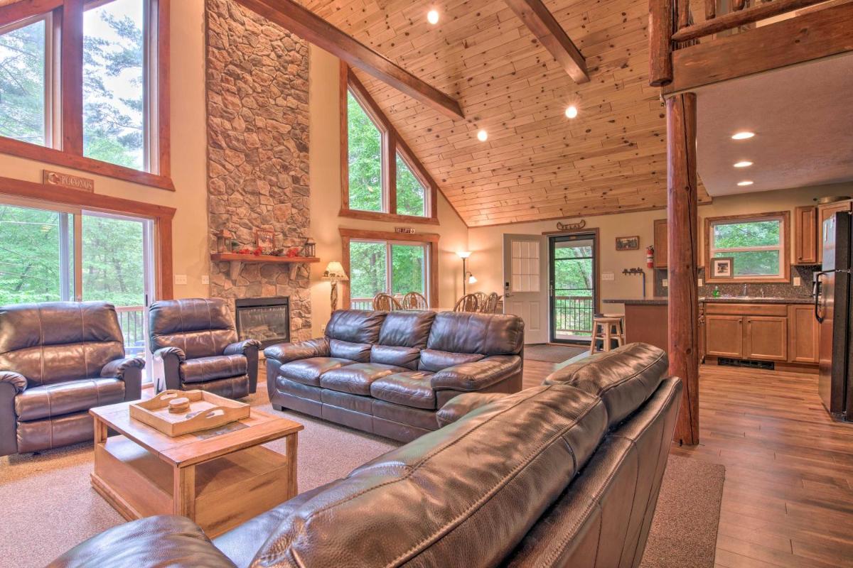 Lake Harmony Resort House with Fire Pit and Deck - Housity