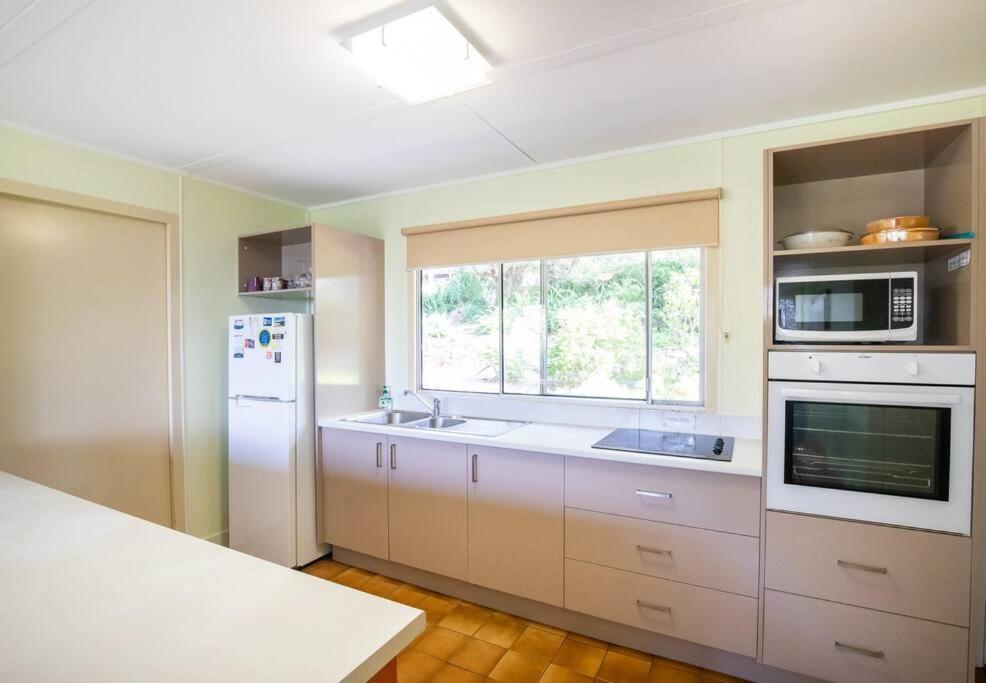 ARCADIA -Straddie original 3 bedroom house with ocean views - Housity