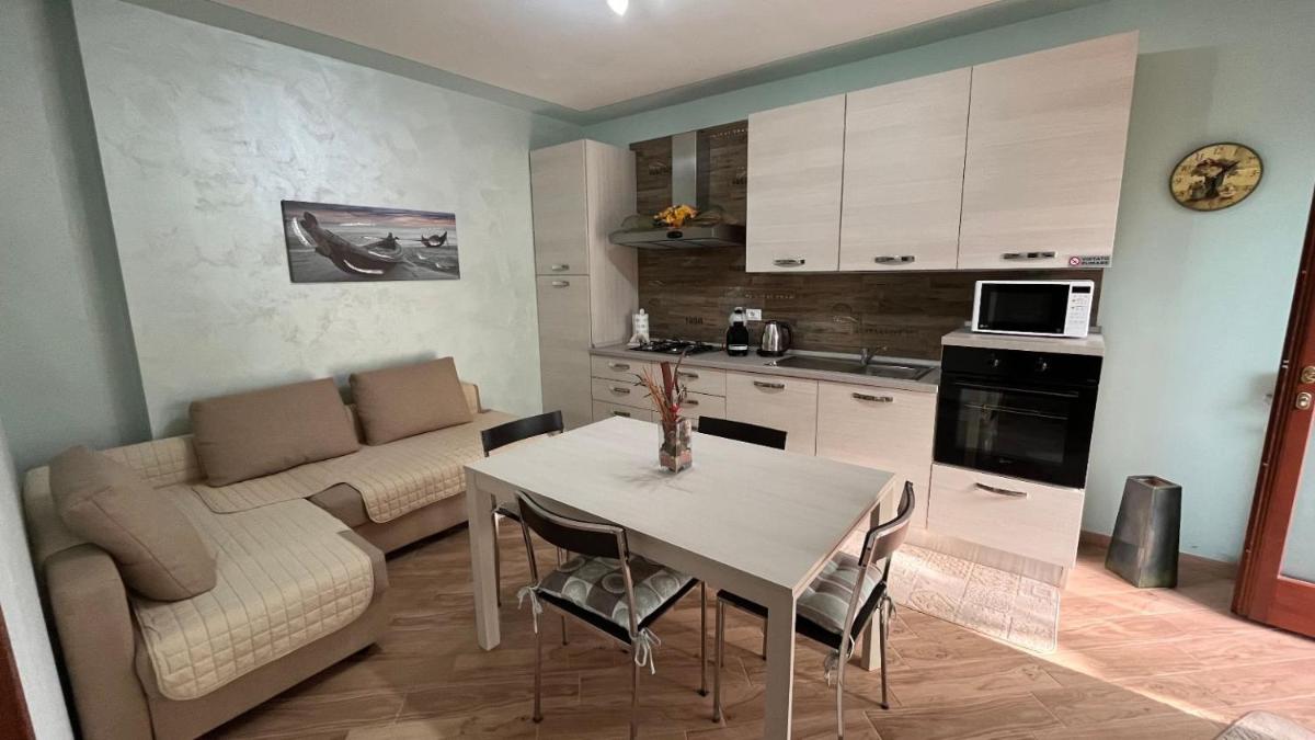 Paola House - Housity