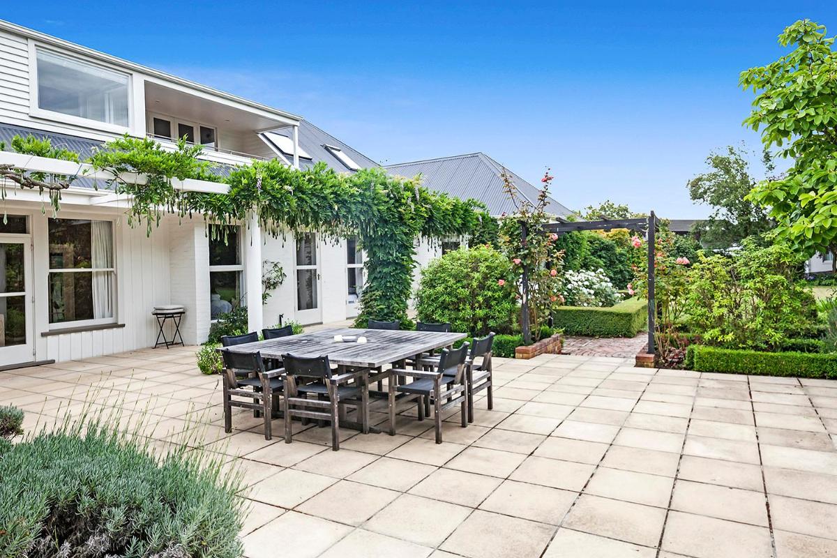 French City Mansion - Christchurch Luxury Home - Housity