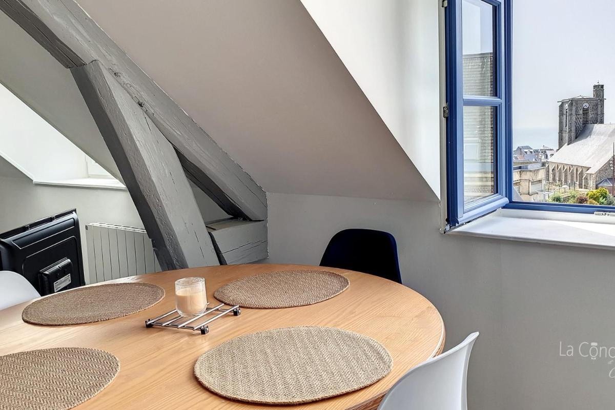 AMX1 - Le beffroy - vues dominantes sur la mer et le bourg - Housity