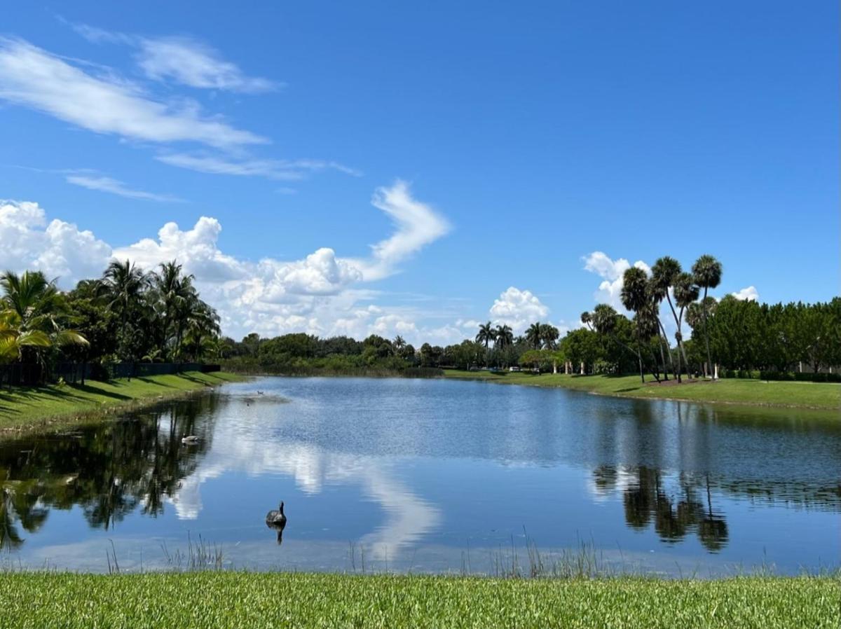 Luxurious Family Home in Parkland - Housity