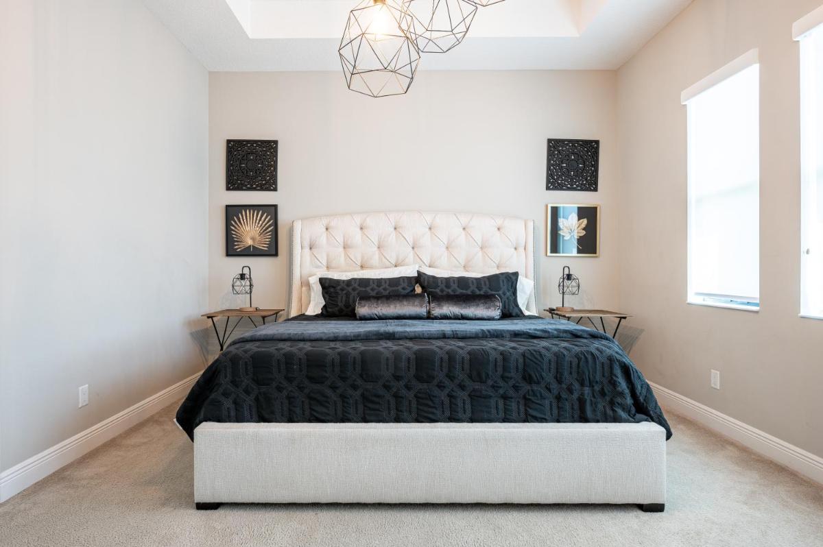 Luxurious Family Home in Parkland - Housity