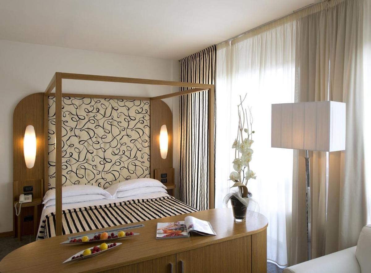 Grand Hotel Admiral Palace - Housity