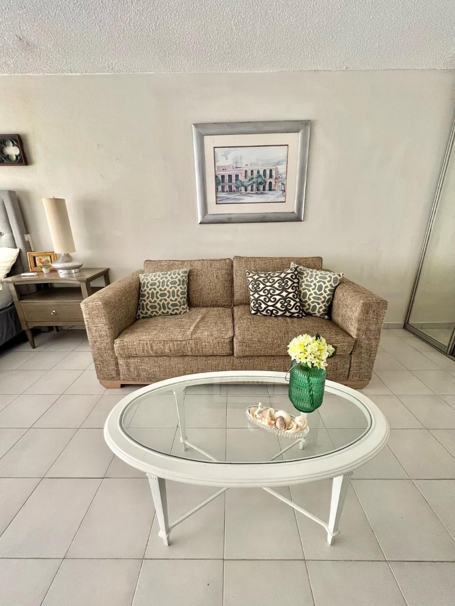 Studio Condo With Free Parking - Housity