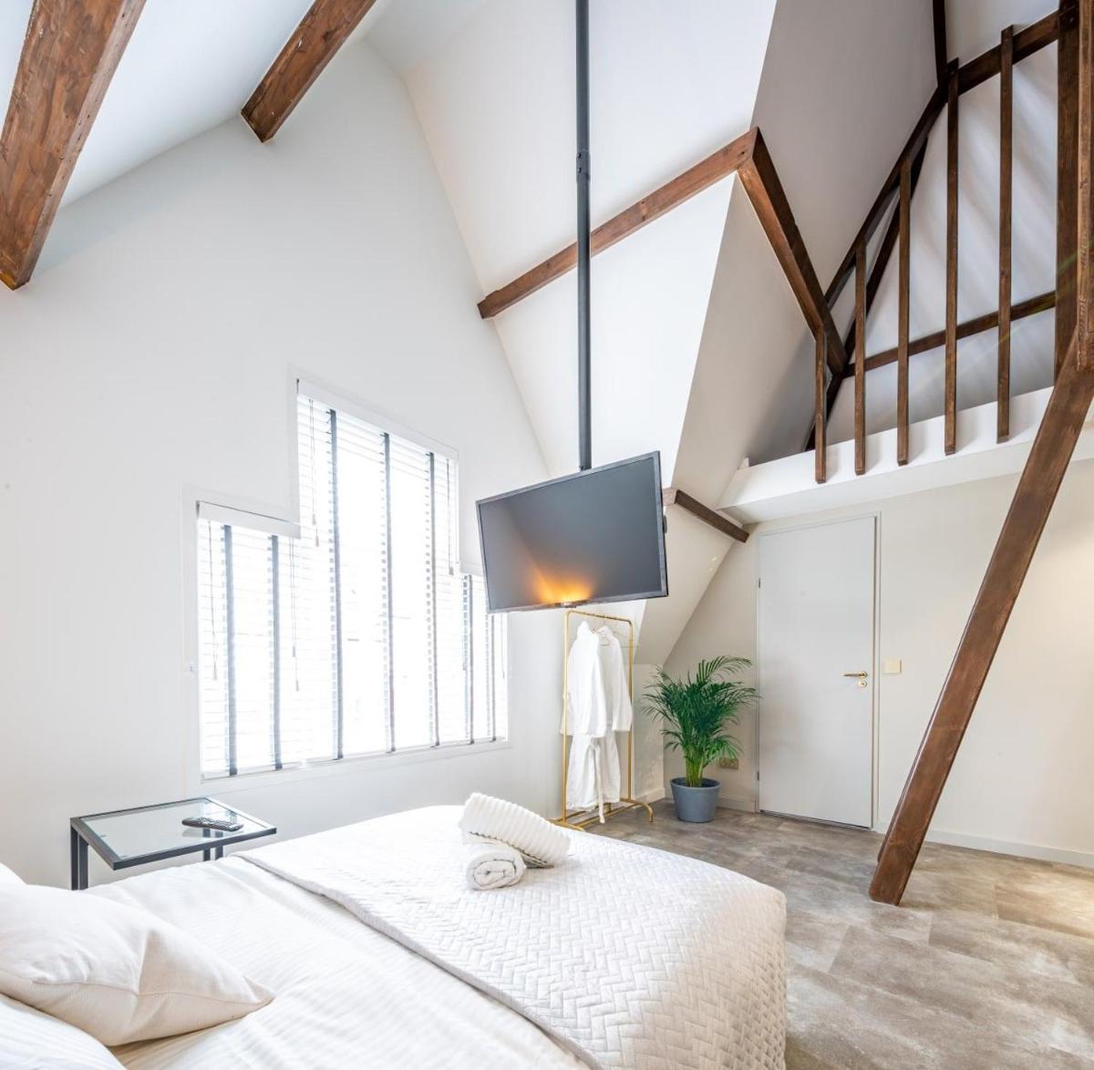 New Family Penthouse 7Min from Rotterdam Central Station top floor app4 - Housity