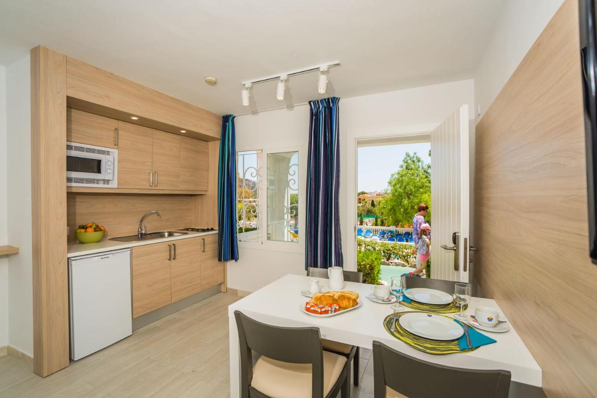Aparthotel Holiday Center - Housity