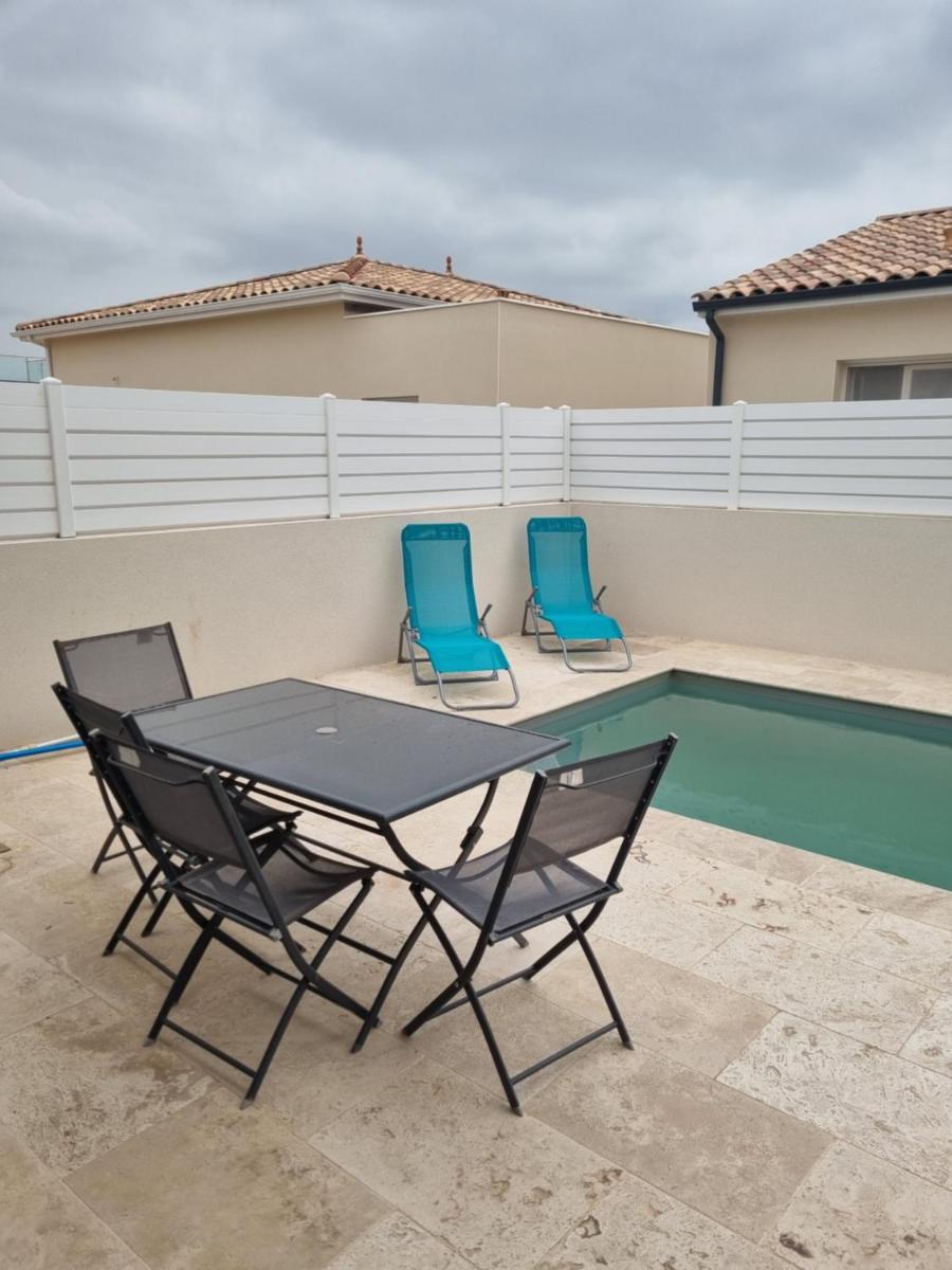 Villa neuve avec piscine - Housity