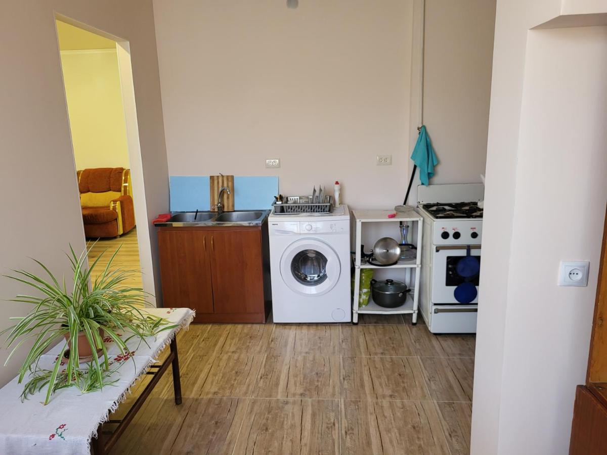 Apartment in Yerevan Arshakunyac 48/3 - Housity