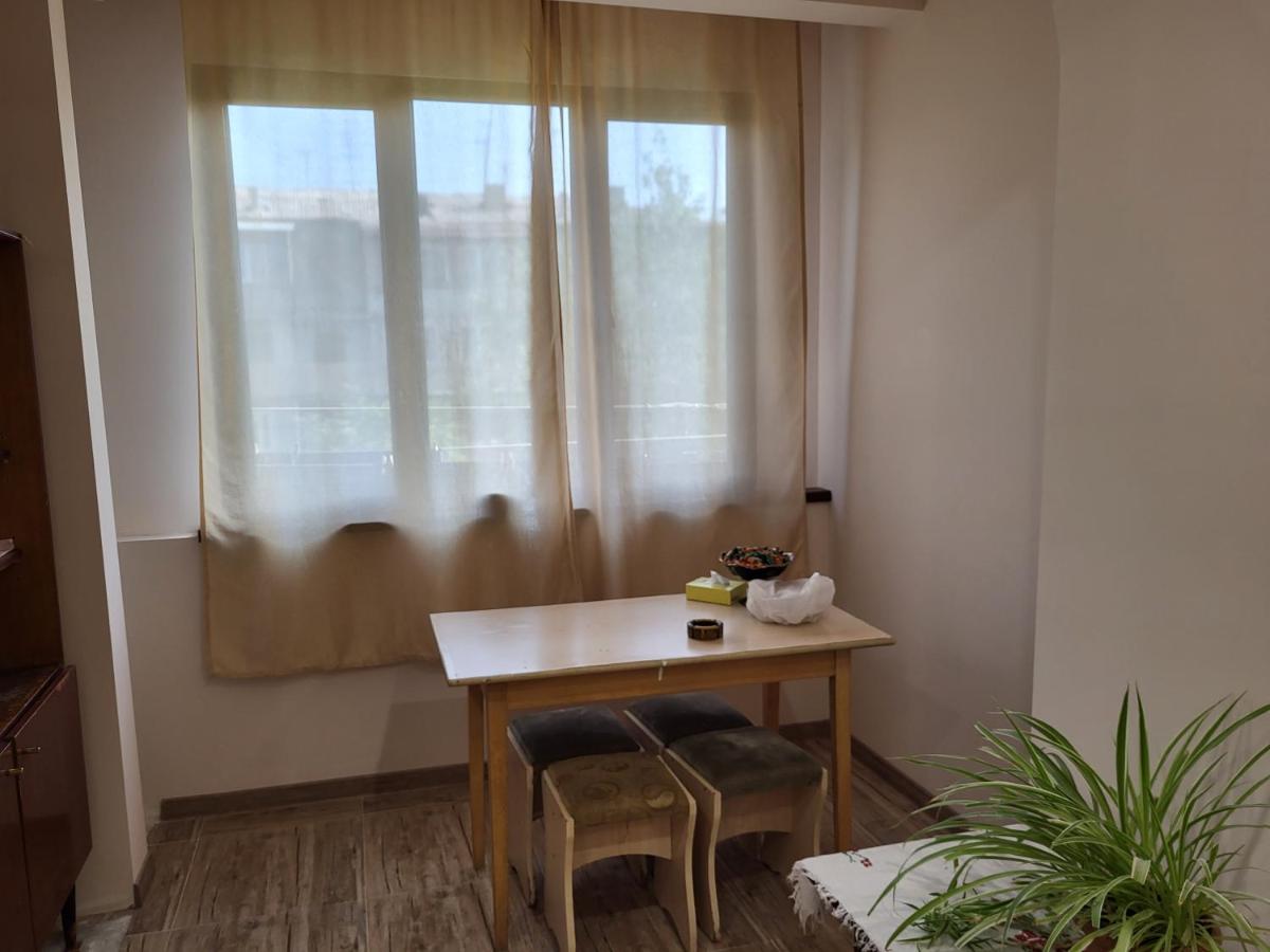Apartment in Yerevan Arshakunyac 48/3 - Housity