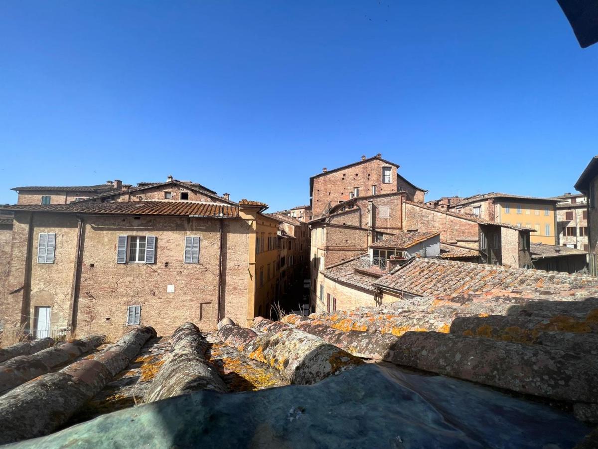 PALAZZETTO SAN GIOVANNI-in front of the Baptistry - Hizvo