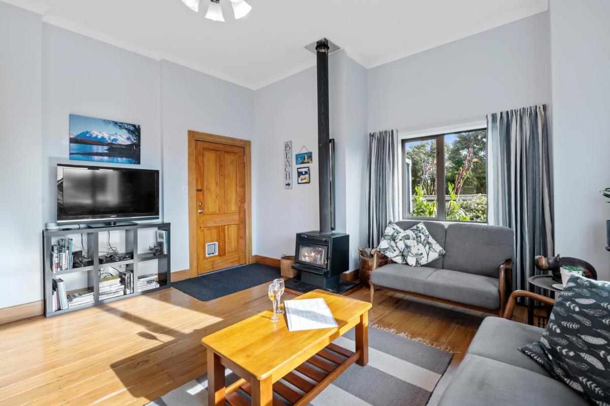 Suitetrails - Ekhaya - New Plymouth Holiday Home
