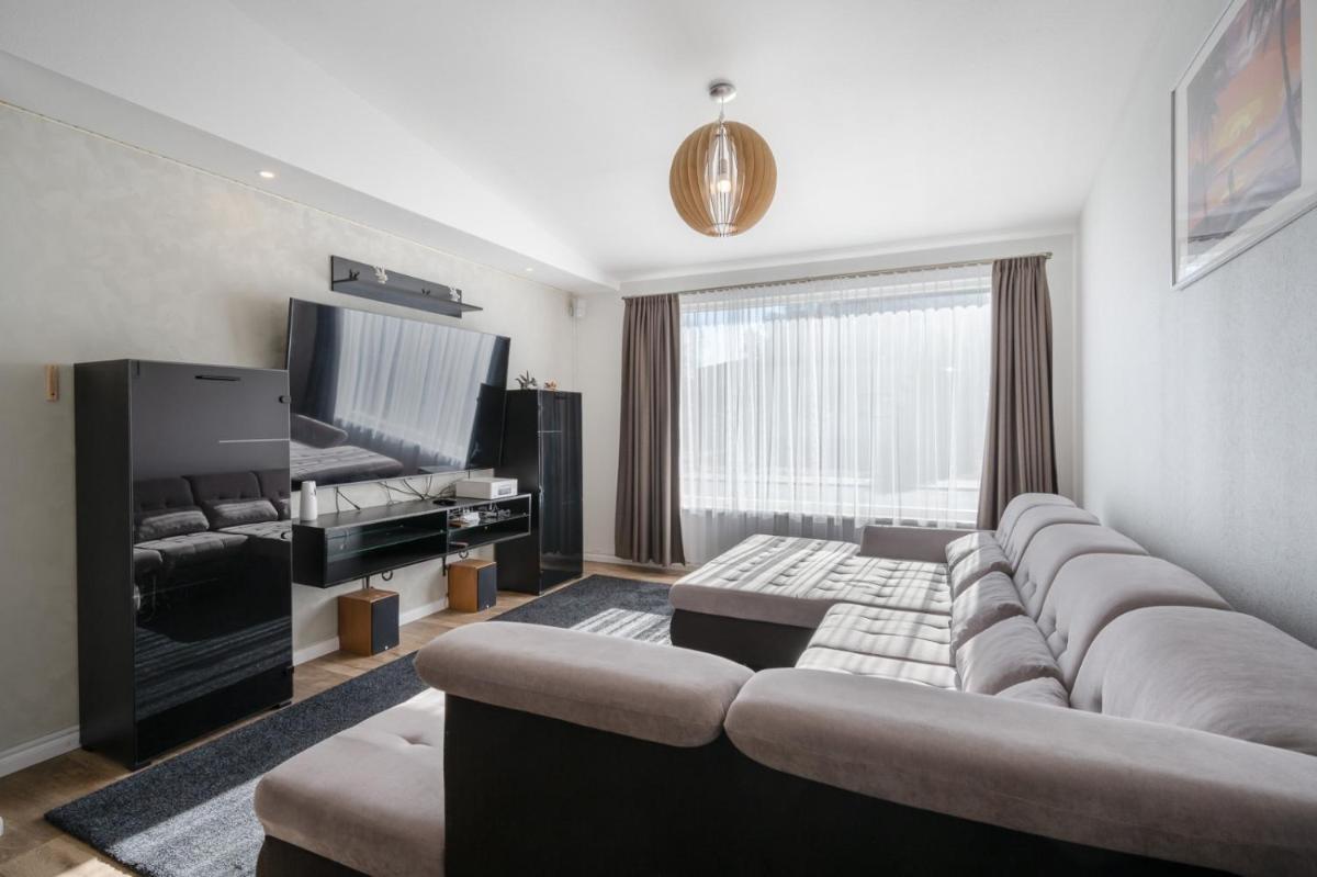 3 bedrooms House with big hot tube. - Housity