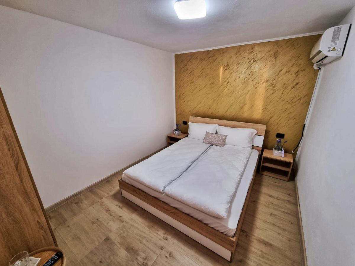 Cabana Vărad Coronini - Housity