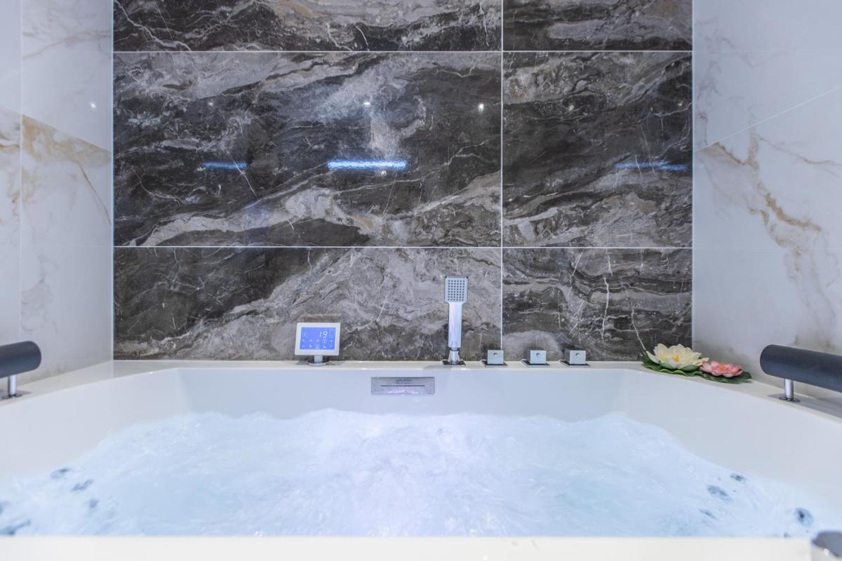 Résidence Topaze - Central - Luxurious - 50m Croisette Palais - LRA CANNES - Housity