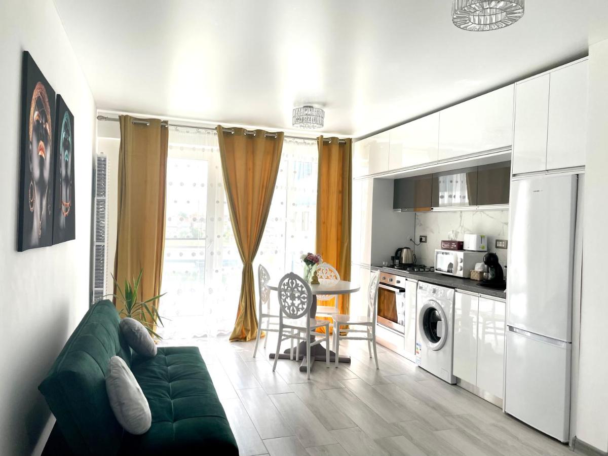Dominic 2 beds 1 sofa parking pool apartament by Alezzi Nord10 - Housity