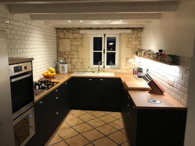Maison ancienne avec piscine au milieu des vignes - Housity