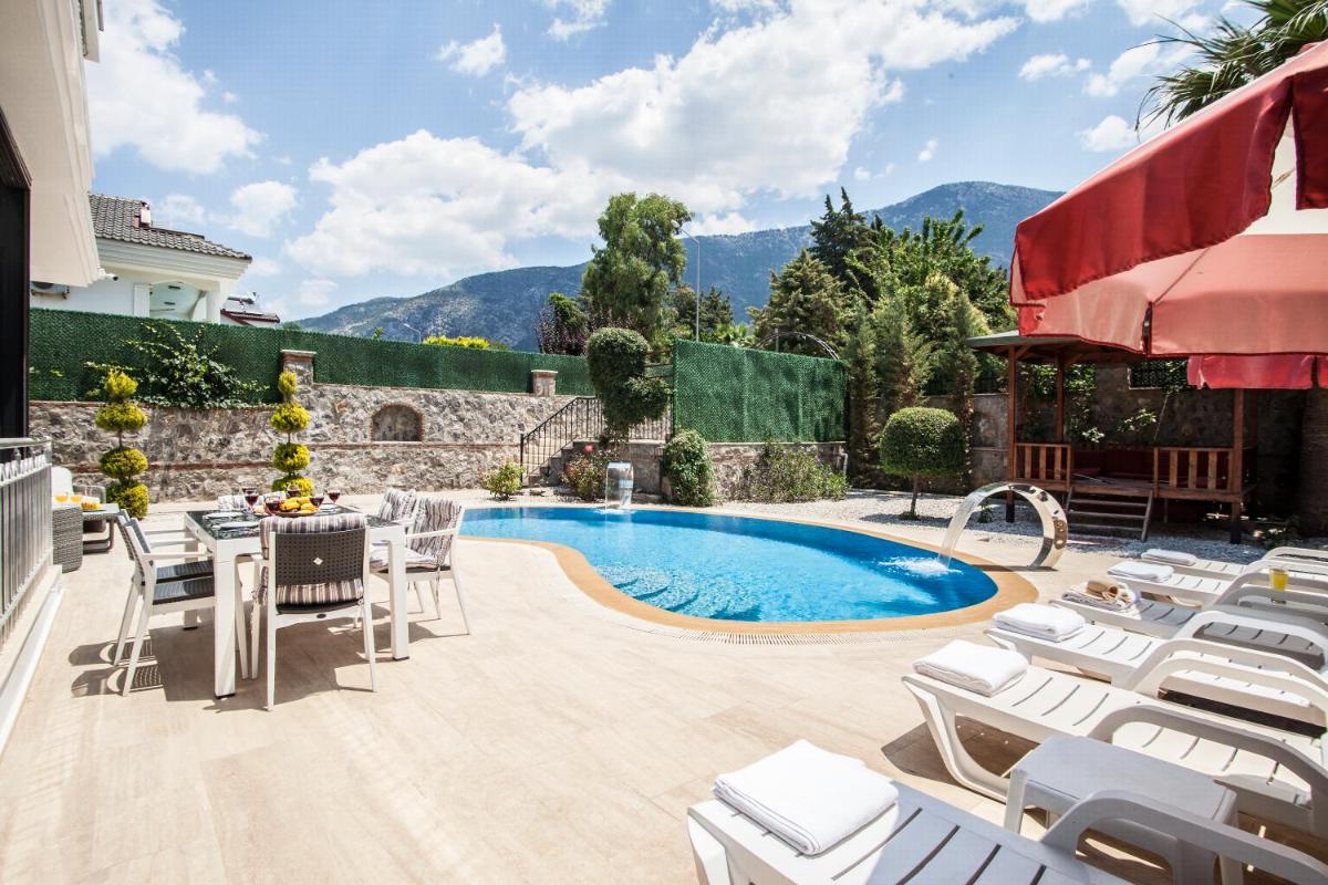 Ölüdeniz Ovacık Bölgesinde 3 yatak odalı Villa - Housity