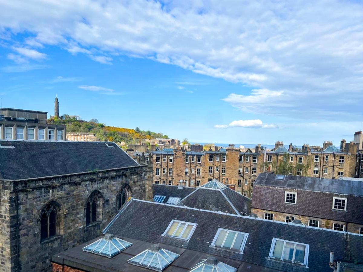 Lively & Energetic 2BR on The Royal Mile - Housity