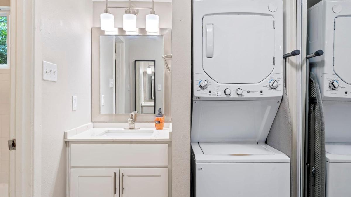 Cozy Efficiency Studios Close to Downtown and Domain - Housity