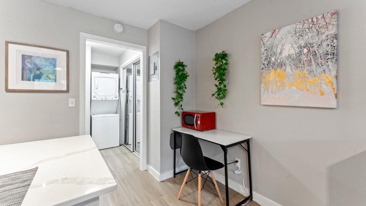 Cozy Efficiency Studios Close to Downtown and Domain - Housity
