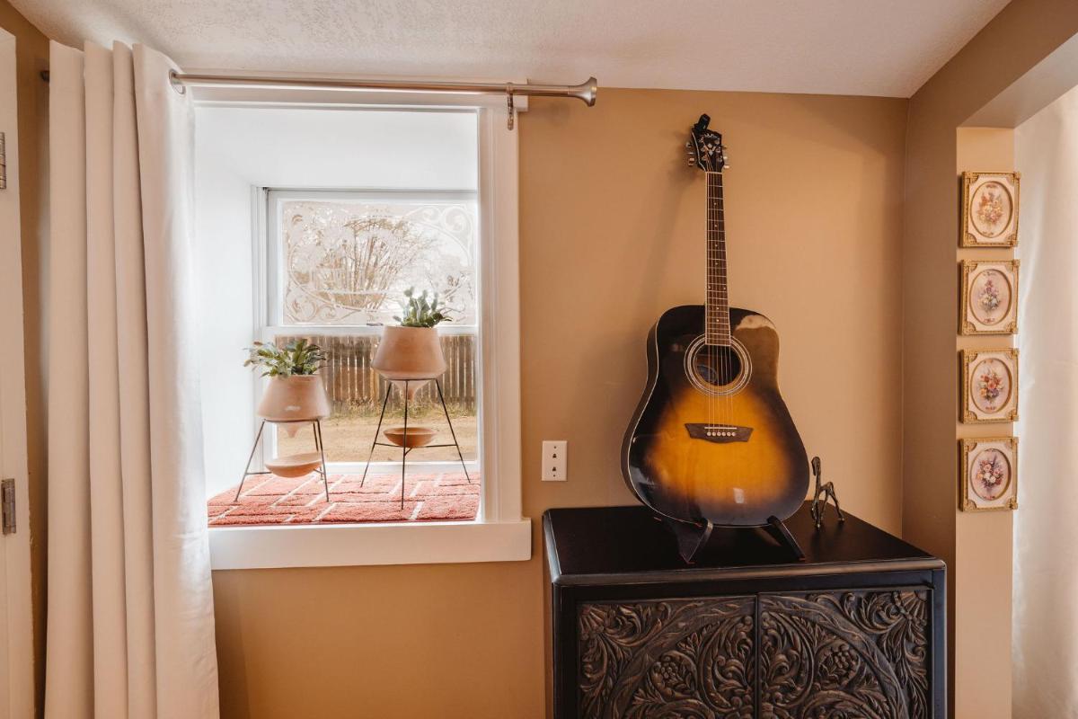 The Hidden Hollow Suite - Downtown - Housity