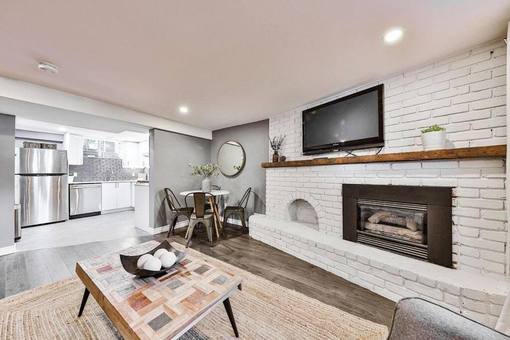 Newly renovated, homely 2 bedroom suite - Housity