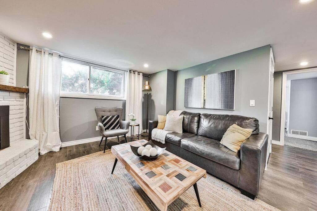 Newly renovated, homely 2 bedroom suite - Housity